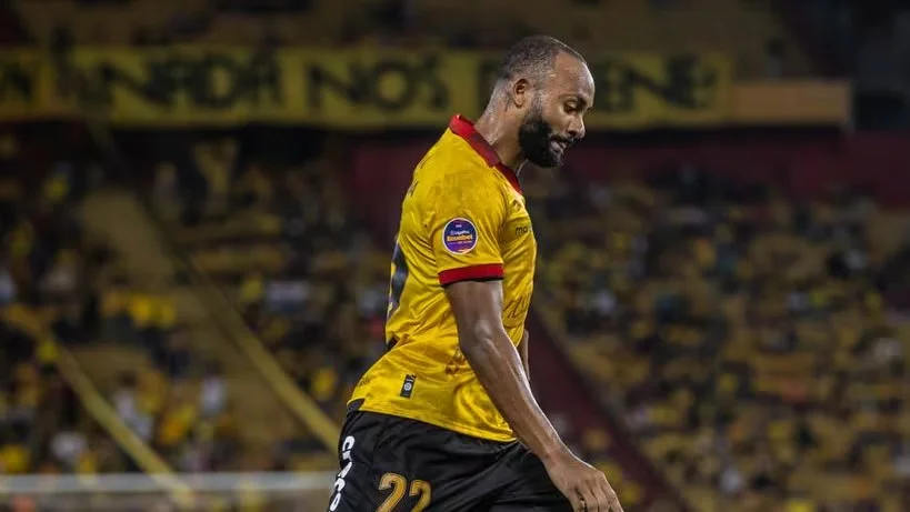 Souza con un pie afuera de Barcelona SC